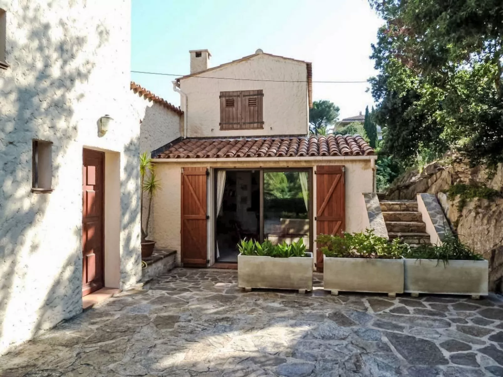 Maison Heliosa-Outside