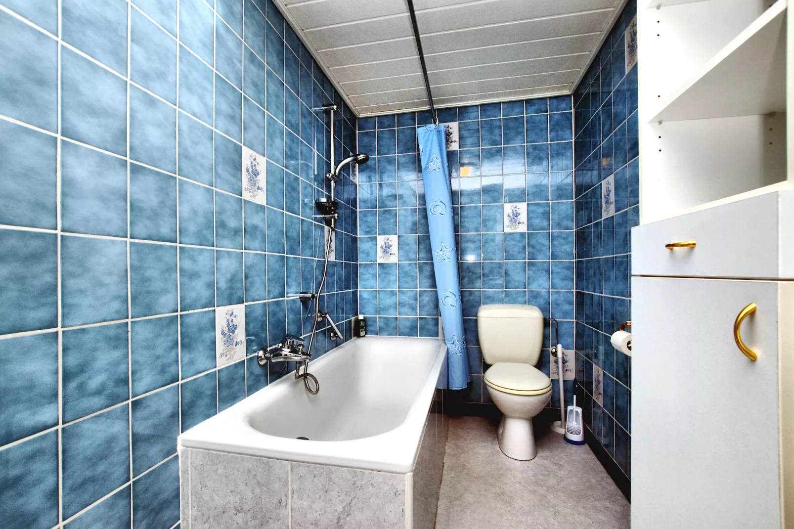 Haus Kohn-Bathroom