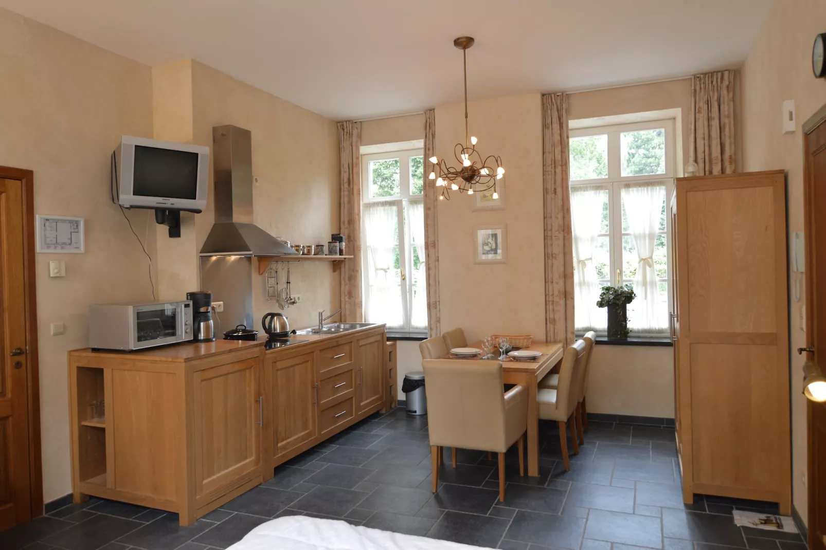 Studio voor twee Domaine Château Dieupart-Kitchen