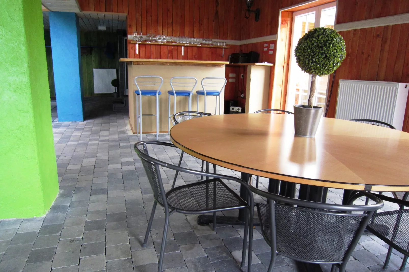 Outrewarchenne-Dining room
