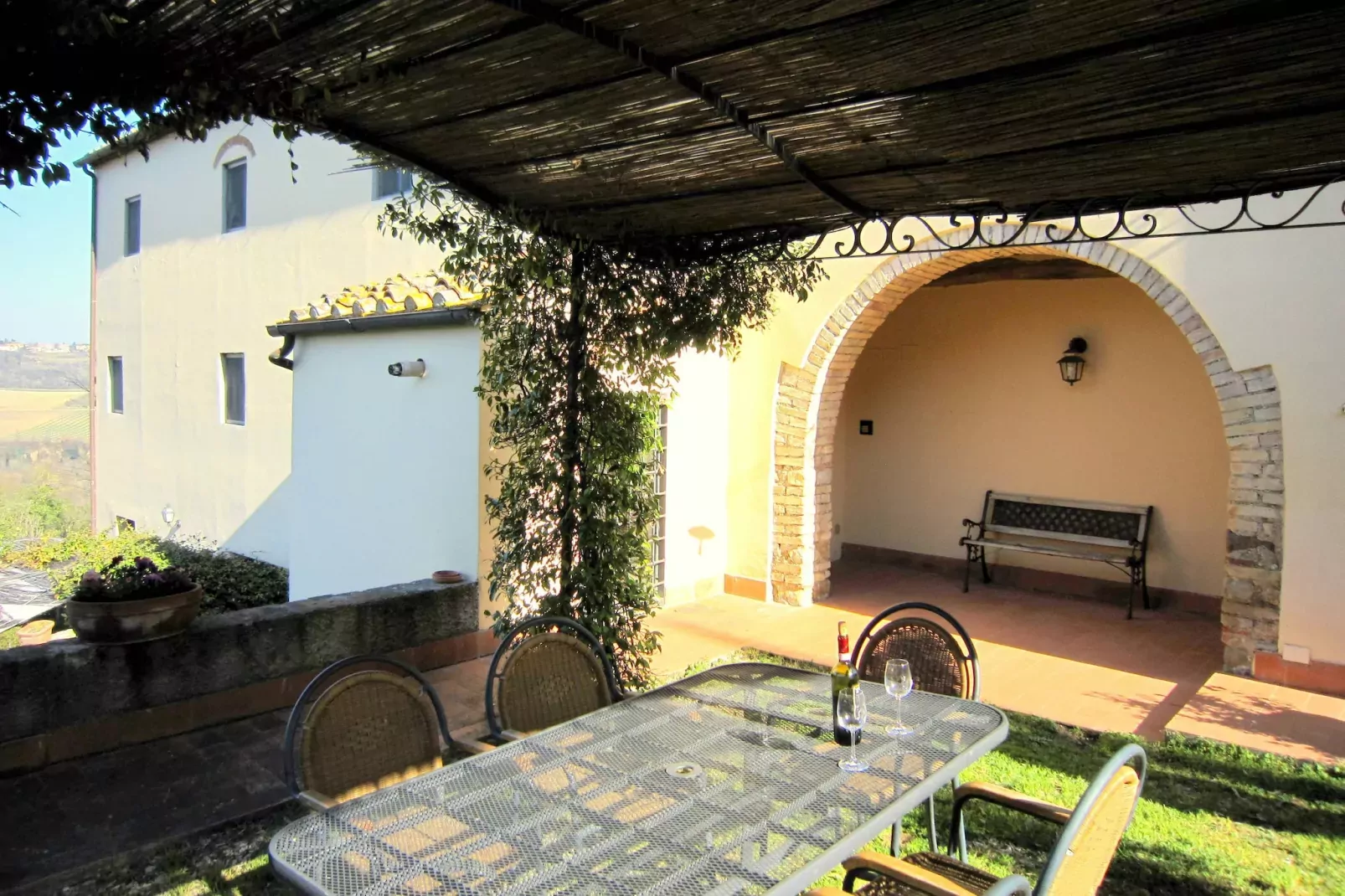 Rosa-Terrace balcony