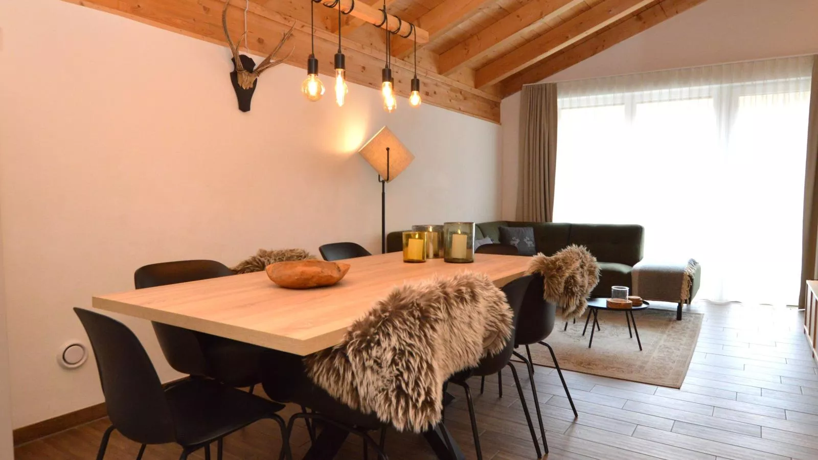 Emma Top 4-Dining room
