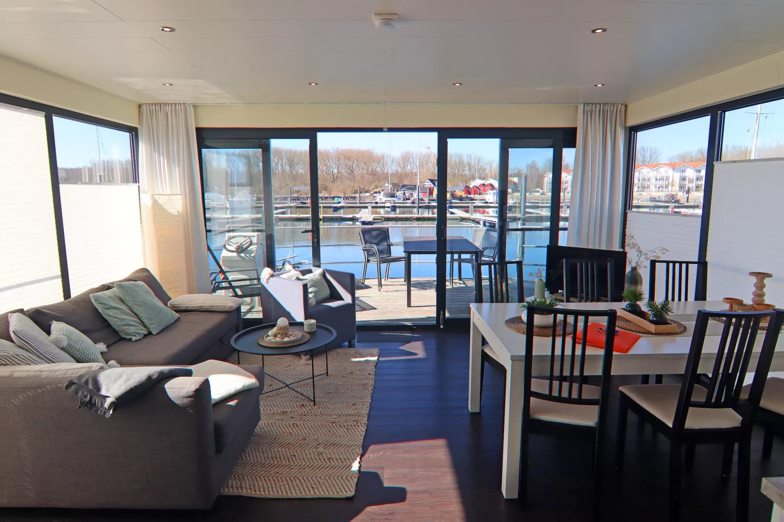 Hausboot Family & Friends LP 3 / 4 Personen-Living room