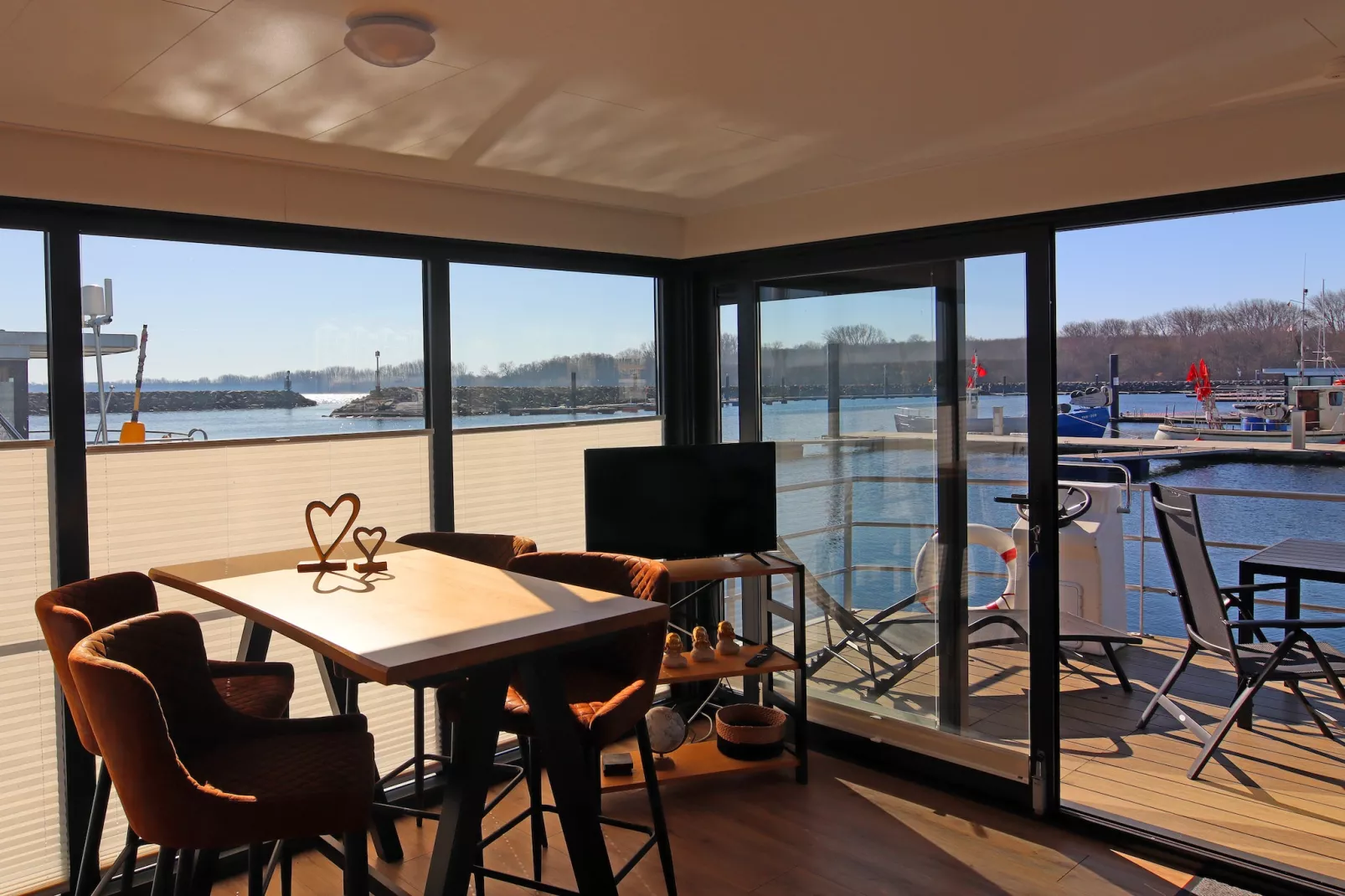 Hausboot Family & Friends mit Hund LP 10 / 1-2 Personen-Living room