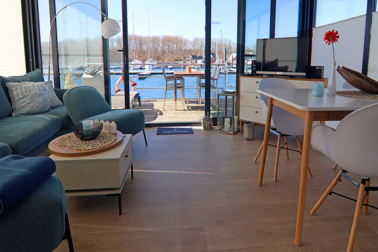 Hausboot Family & Friends LP 4 / 1-2 Personen-Living room