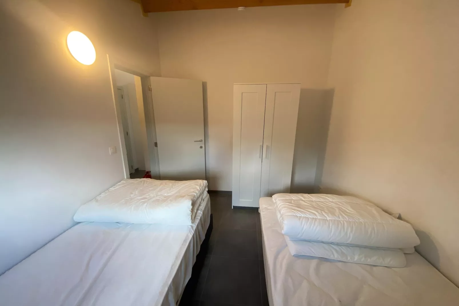 WH2 / 52-Bedroom