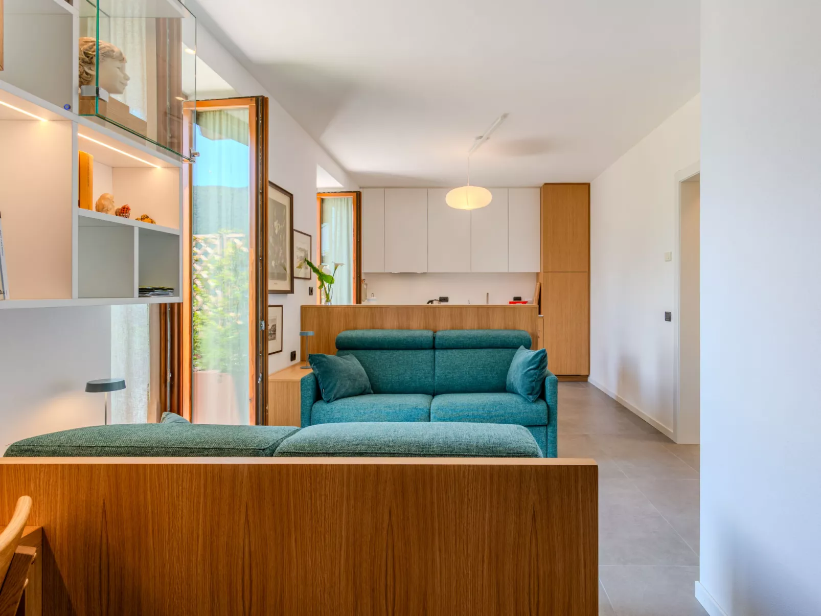 Flat 1-Dedans