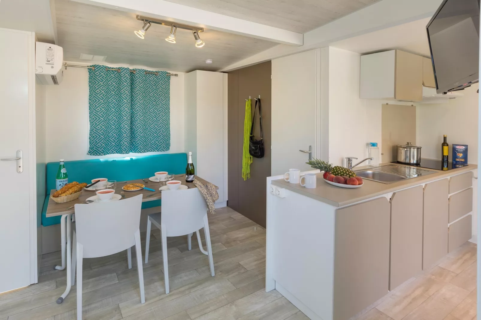 CAMPING INTERPALS- Bungalow Sa Riera-Dining room