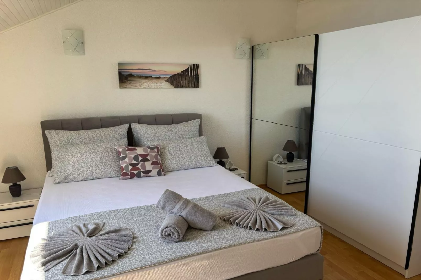 Indy's Beach Apartments -Two Bedroom Apartment with Balcony and Sea View-Bedroom