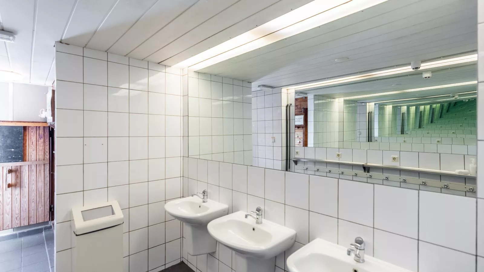 De Kaag Watersport Groepsaccommodatie - 80 pers-Bathroom