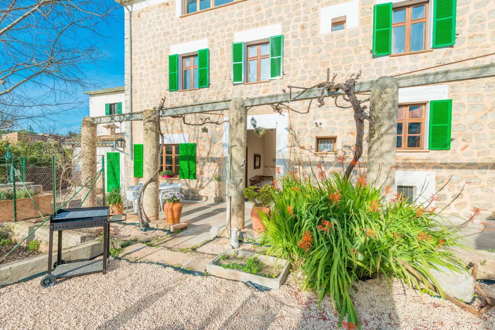 Can Raia - Exterior in summer