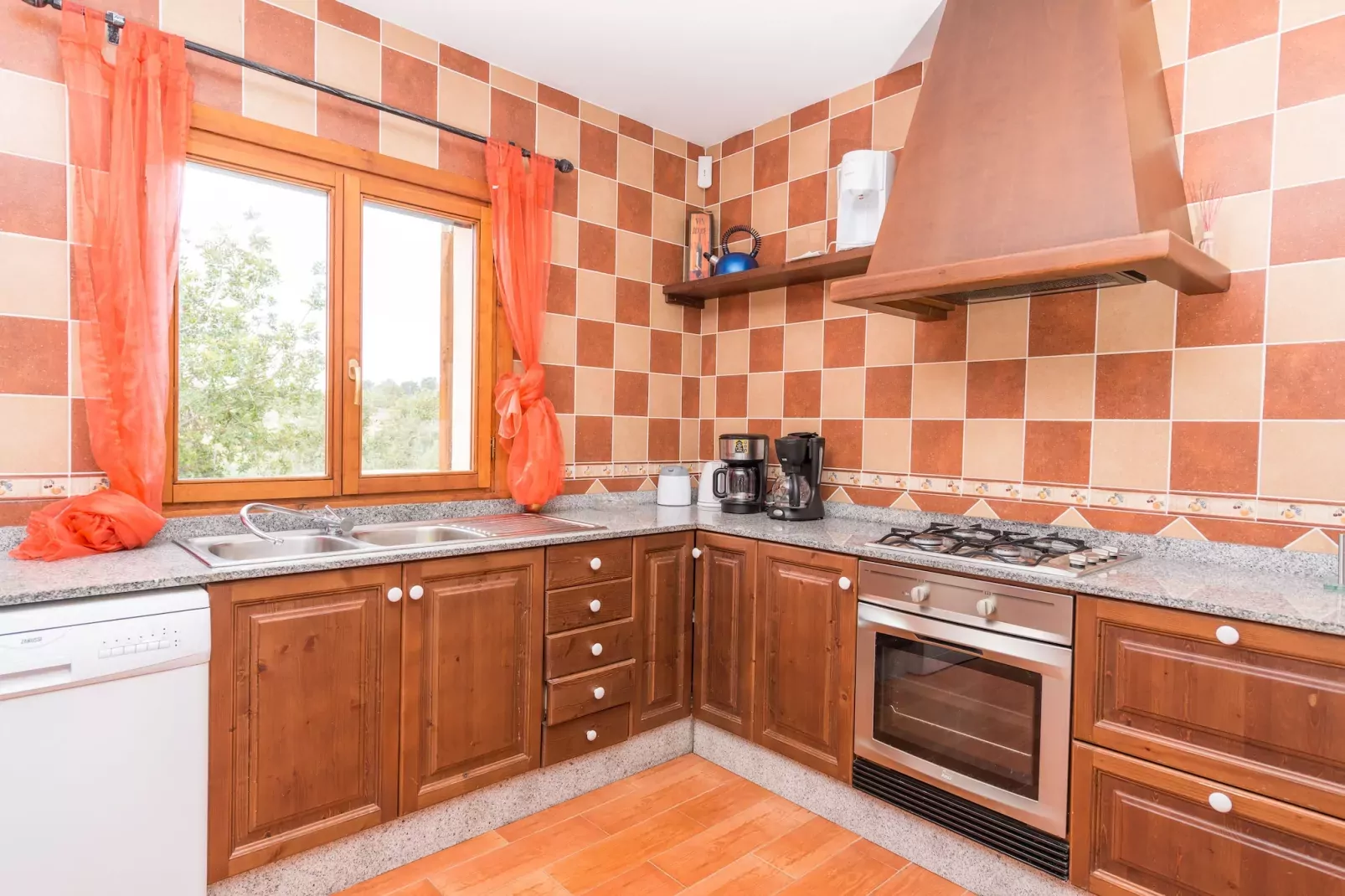 Can Canals-Kitchen