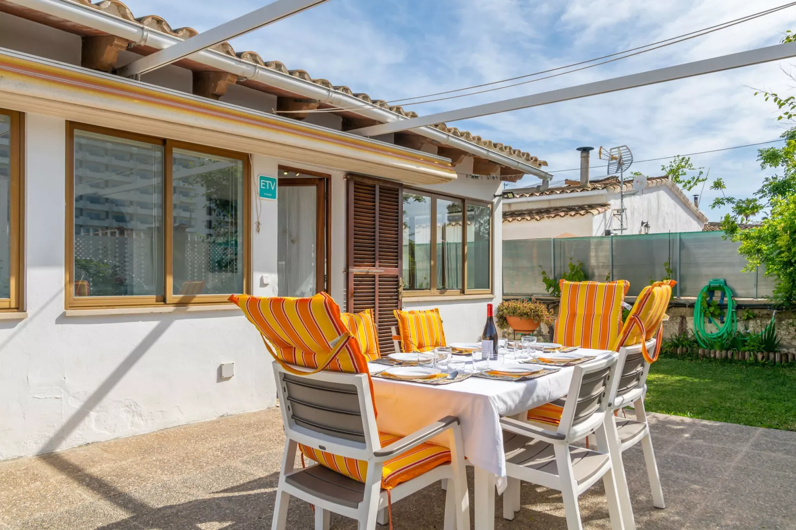 Villa Luna-Image-tags.