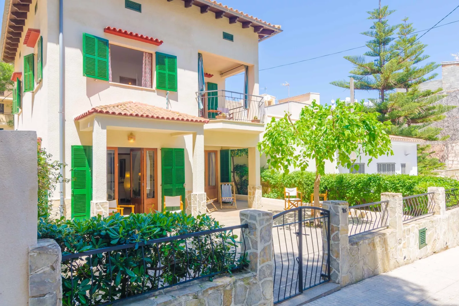 Penya-Exterior summer