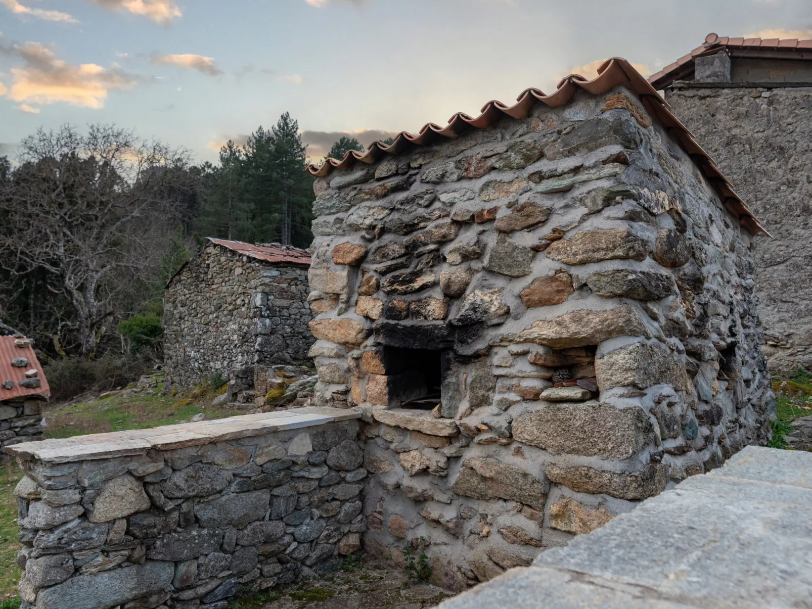Migone de Sampolo-Outside