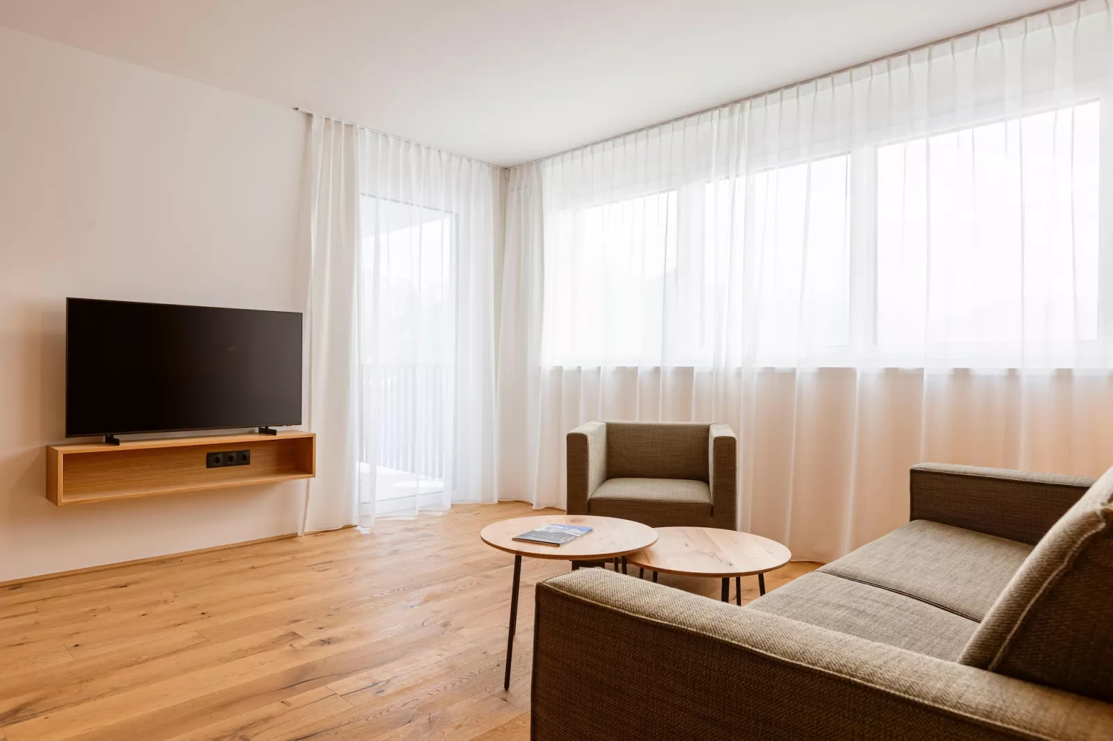 Fiss Suites 2-Living room
