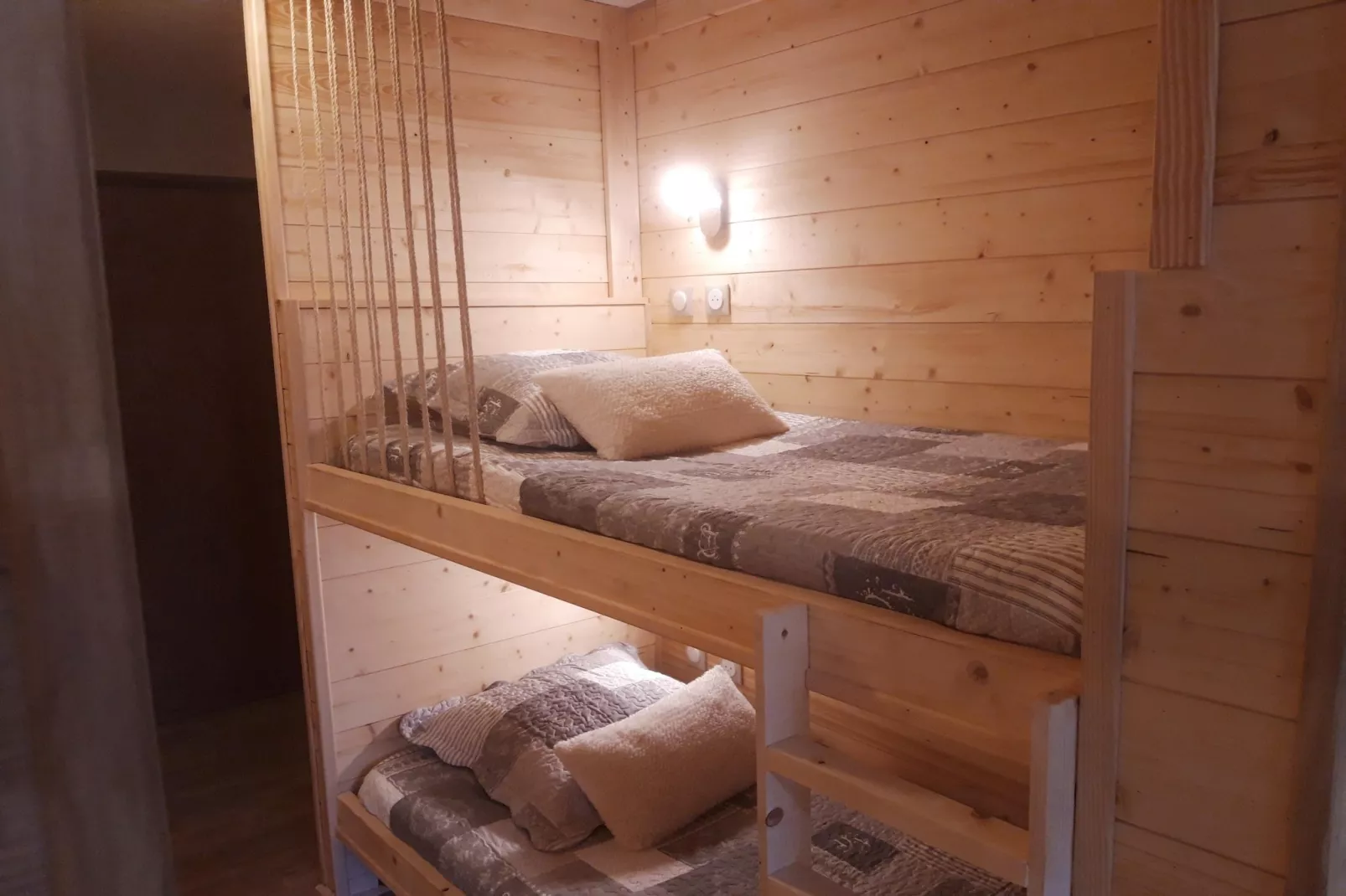 Alpenlake AP122 VIEW & NATURE 4 Pers.-Bedroom