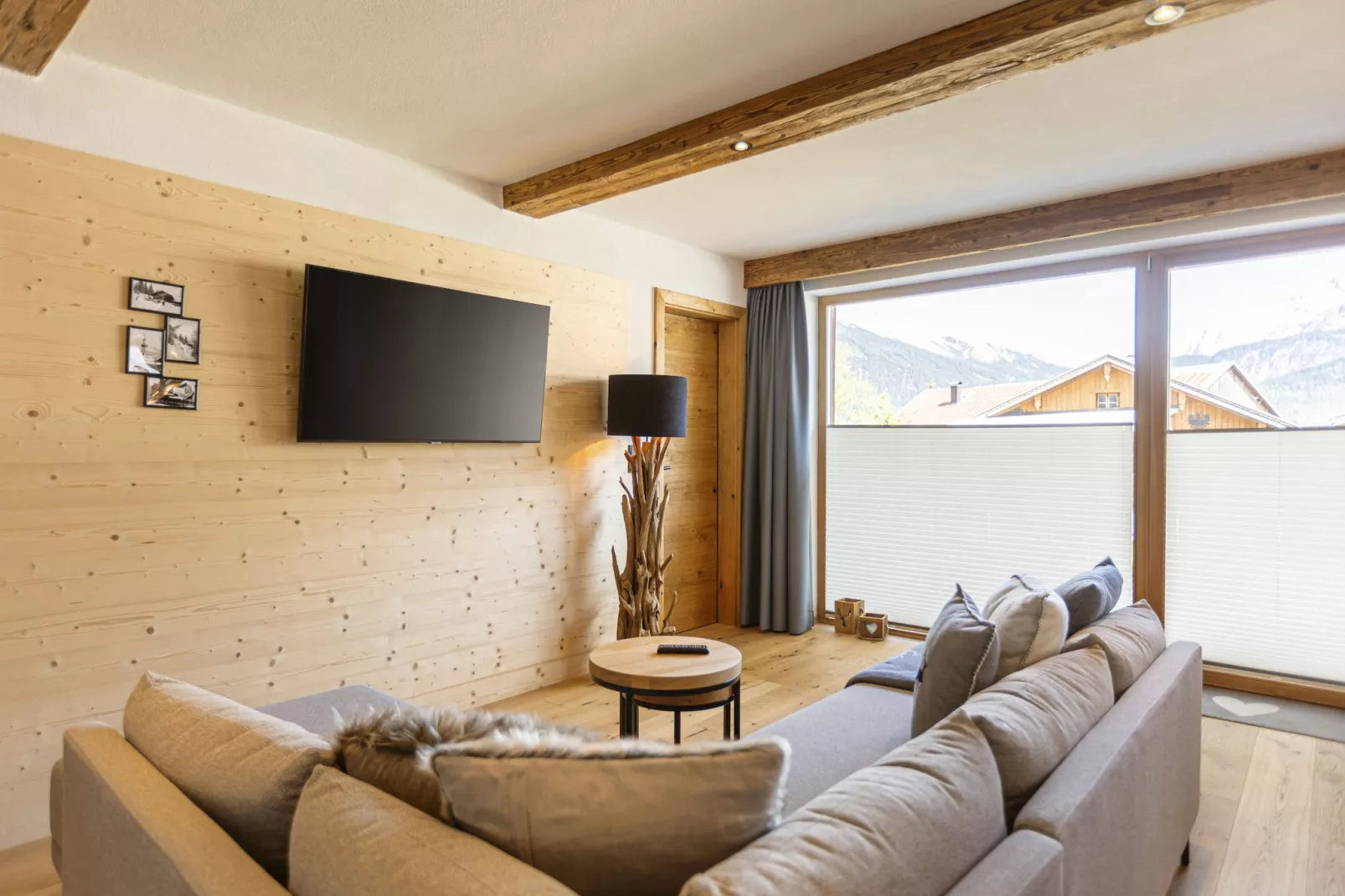 Zugspitz Suites Lermoos 6-Living room