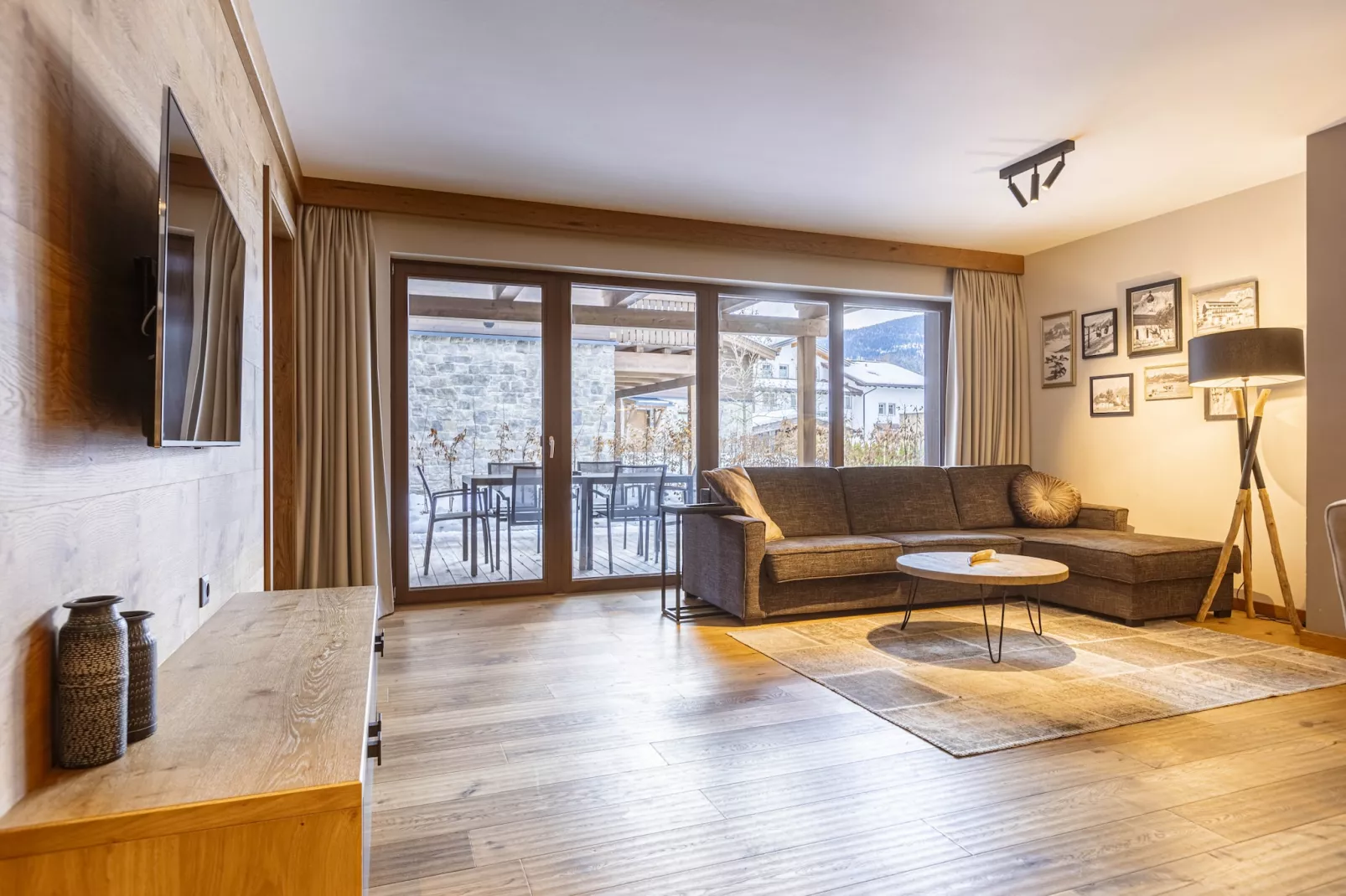 Bergresort Zugspitze Ehrwald 04-Living room