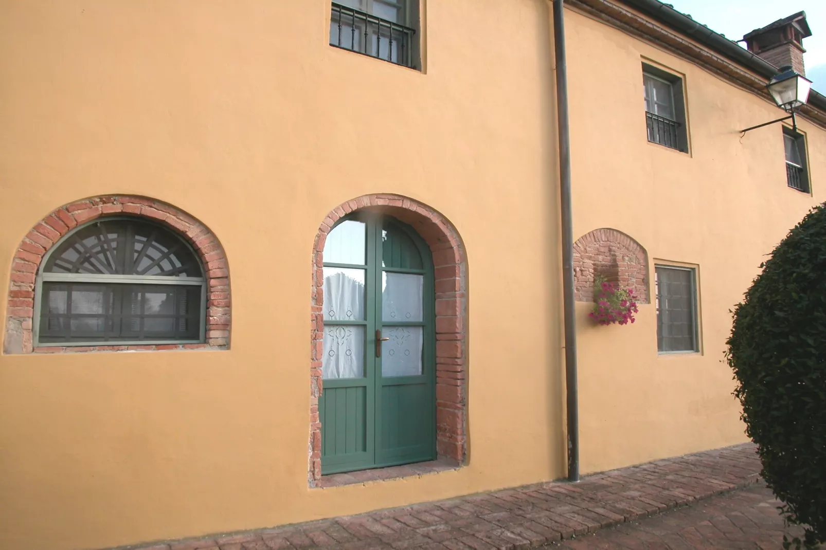 La Ginestra-Exterior summer