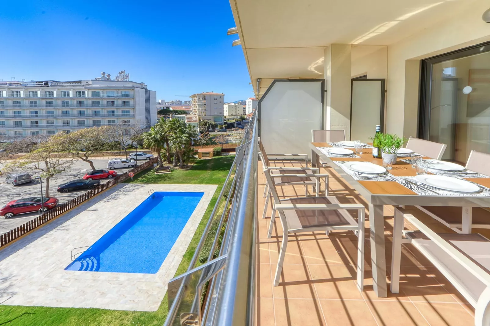 MILENI 1 1 4 3 Roses-Terrassenbalkon