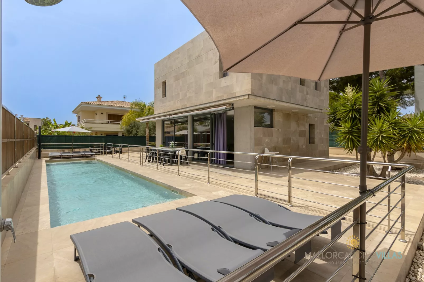 VILLA IOLA IDEAL PARA FAMILIAS A 150M DE LA PLAYA-Pool