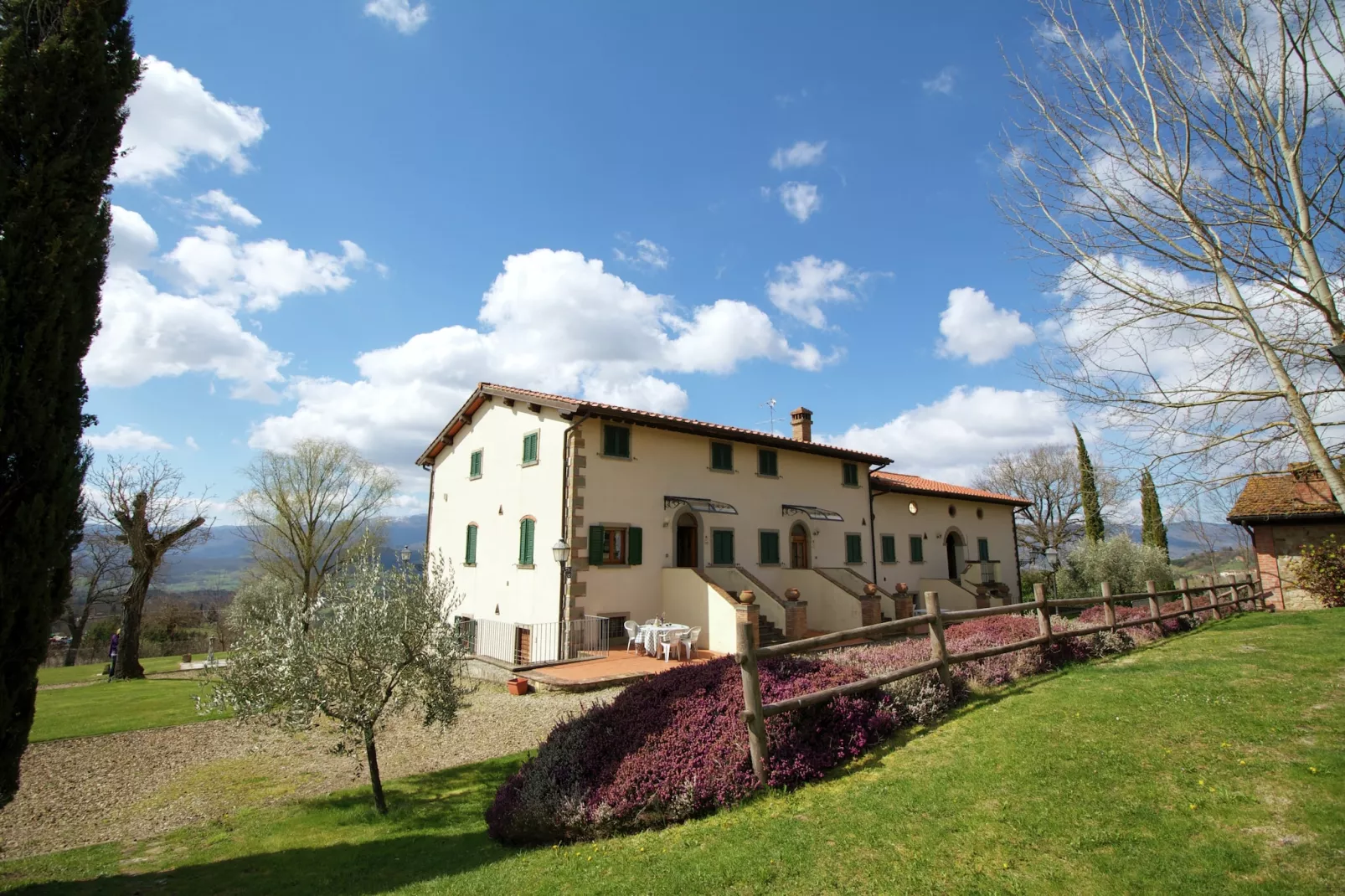 L'Acero-Exterior summer