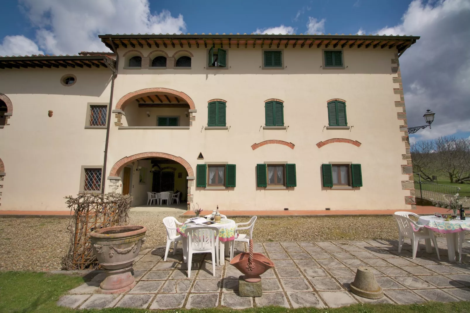 Leccio-Exterior summer