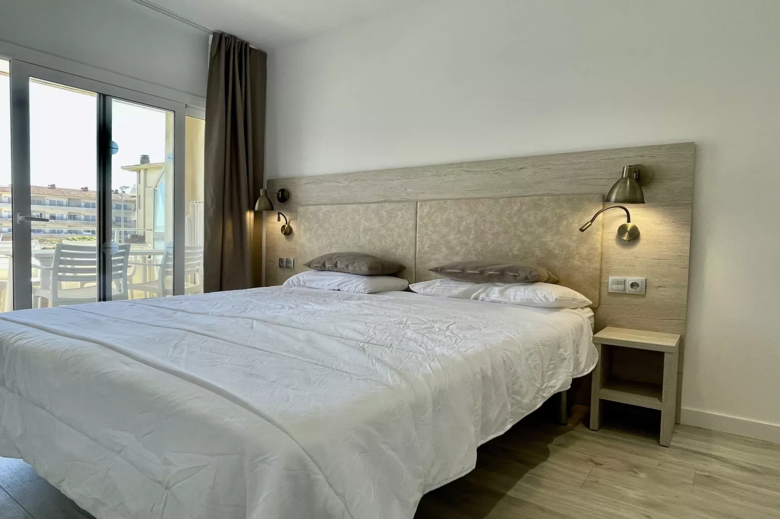 FESTASTAR 215-Bedroom