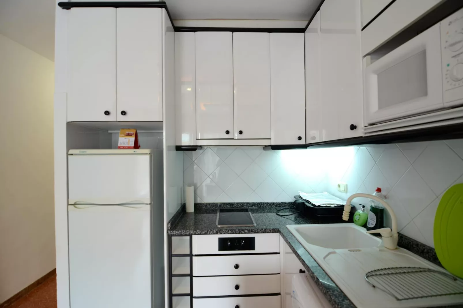 ROCAMAURA IV 1-8-Kitchen
