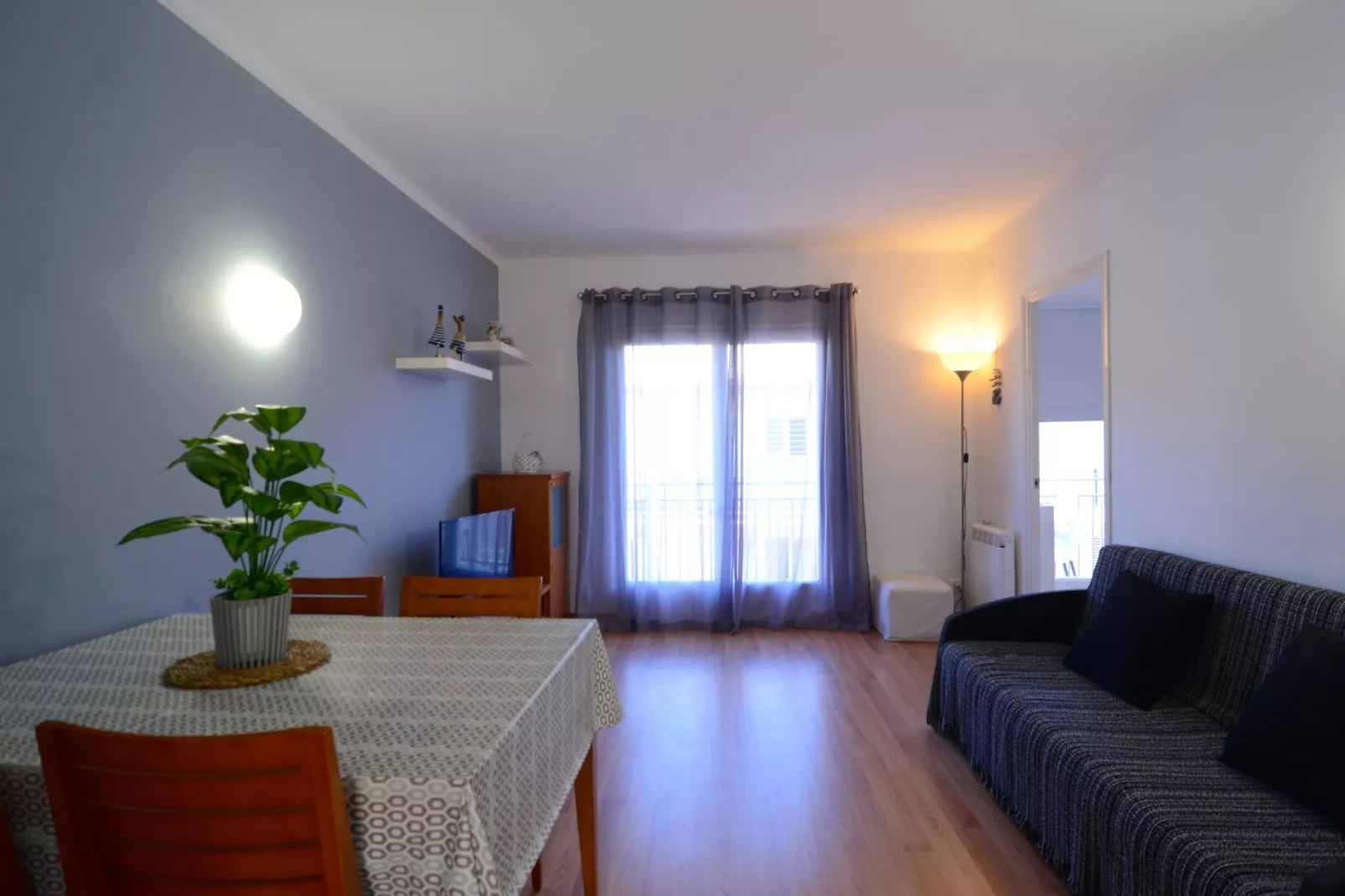 ELS PINS 3-F-Living room