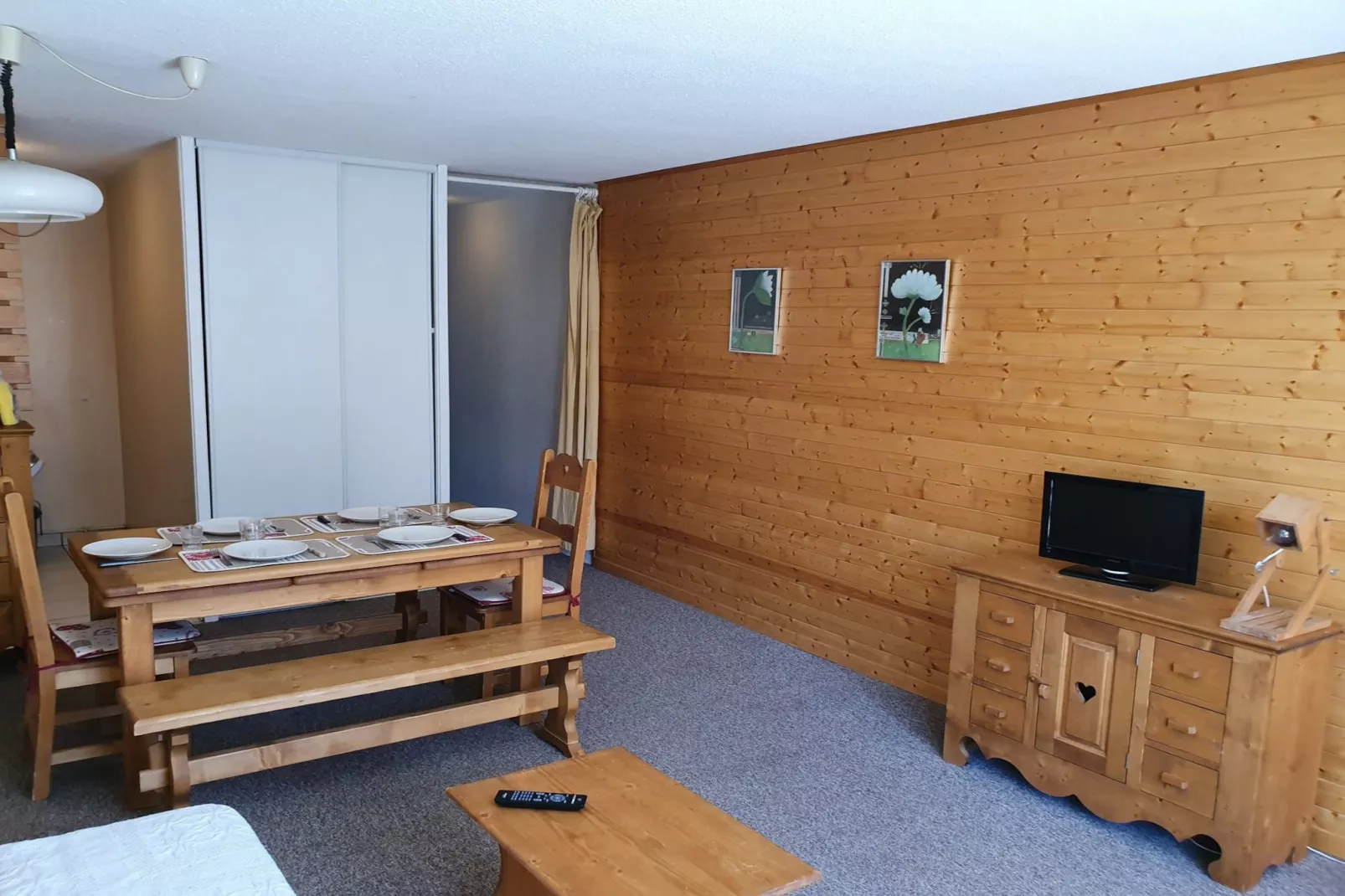 3300 N°20 - 2P6-Living room