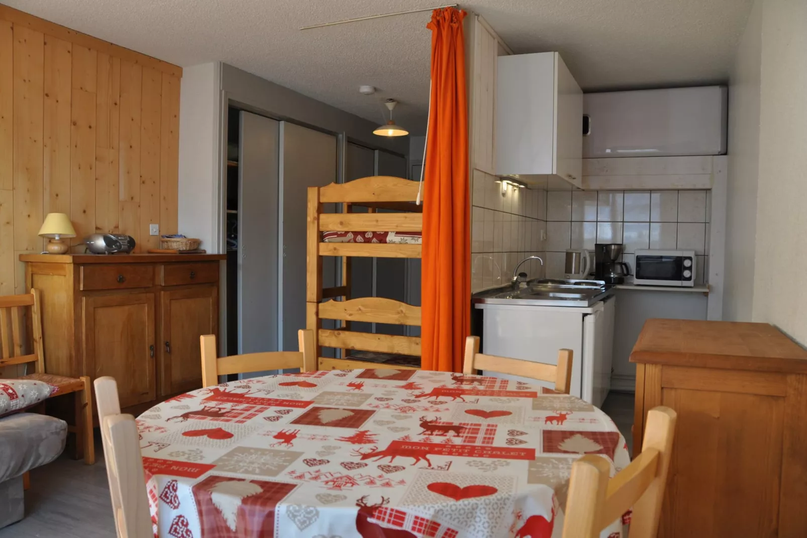 3300 N°77 - ST4-Living room