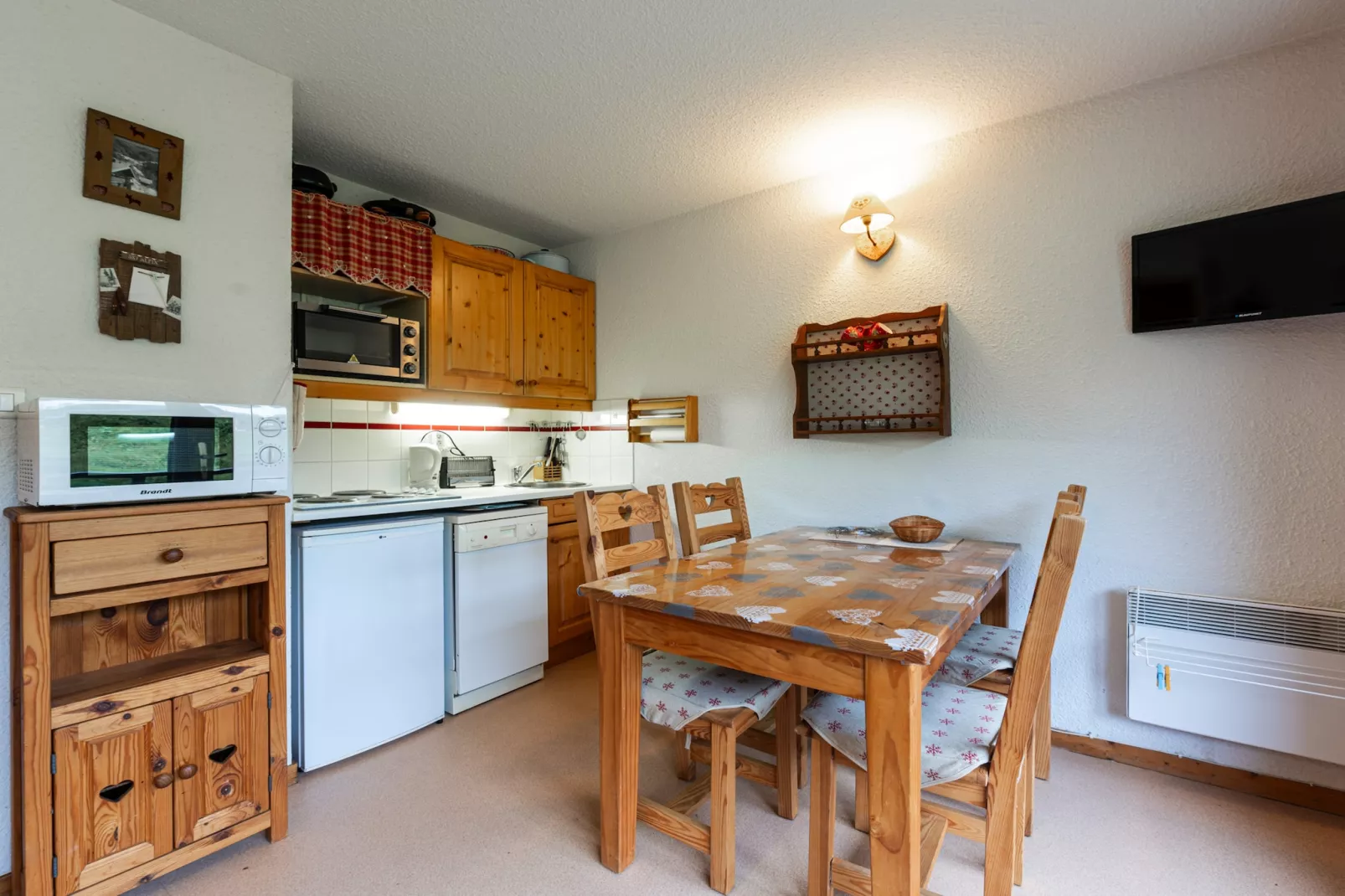 Les Eterlous N°08 - 2P5-Dining room