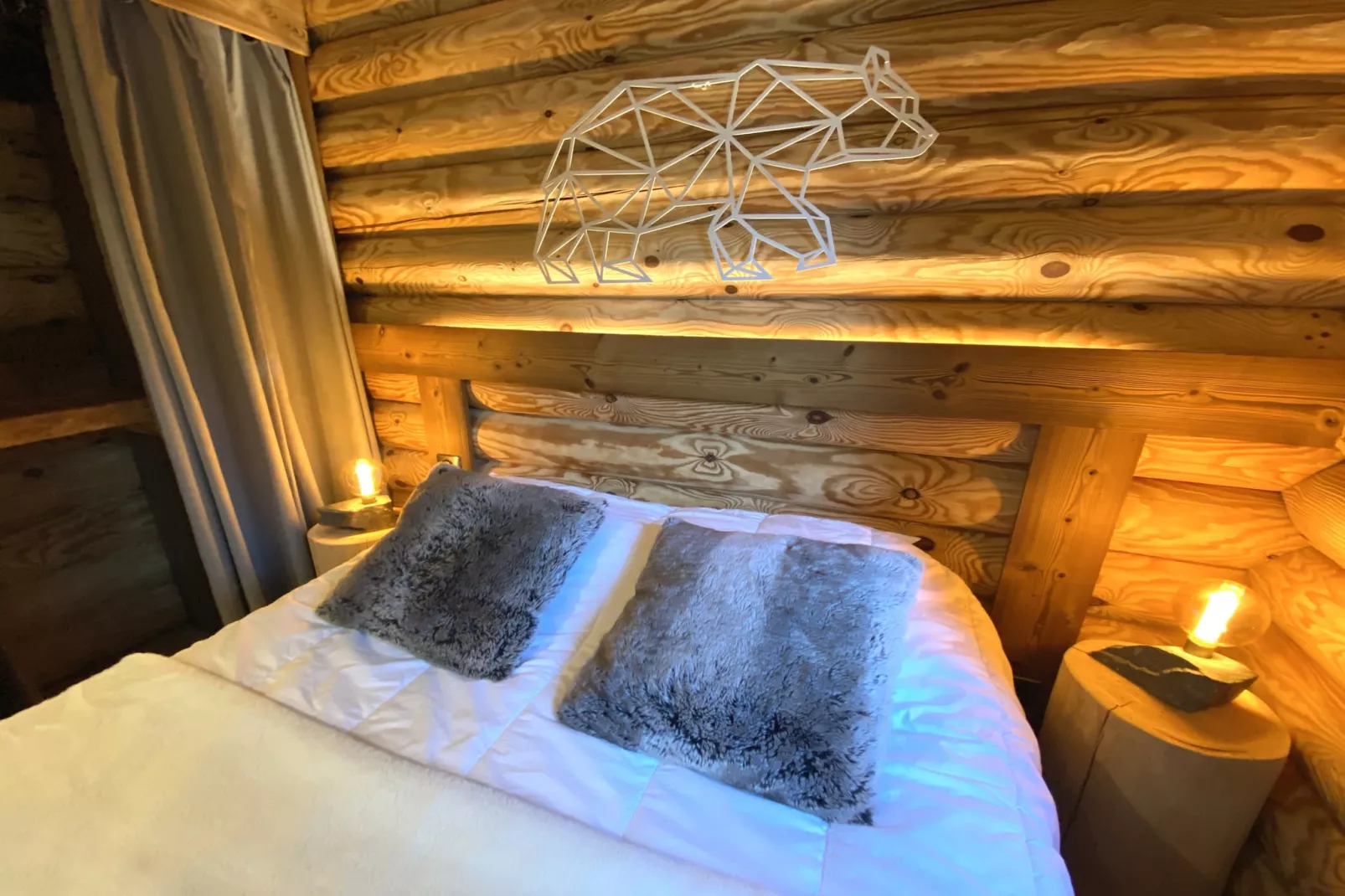 L'OURS BLANC Chalet en rondins-Schlafzimmer