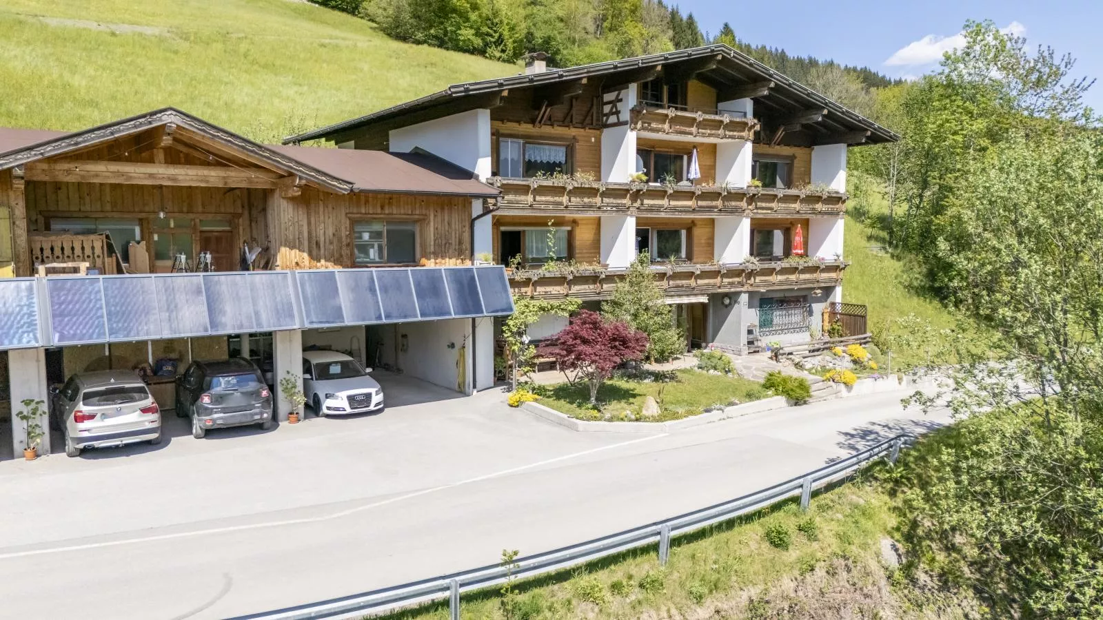 Berghof-Exterior summer