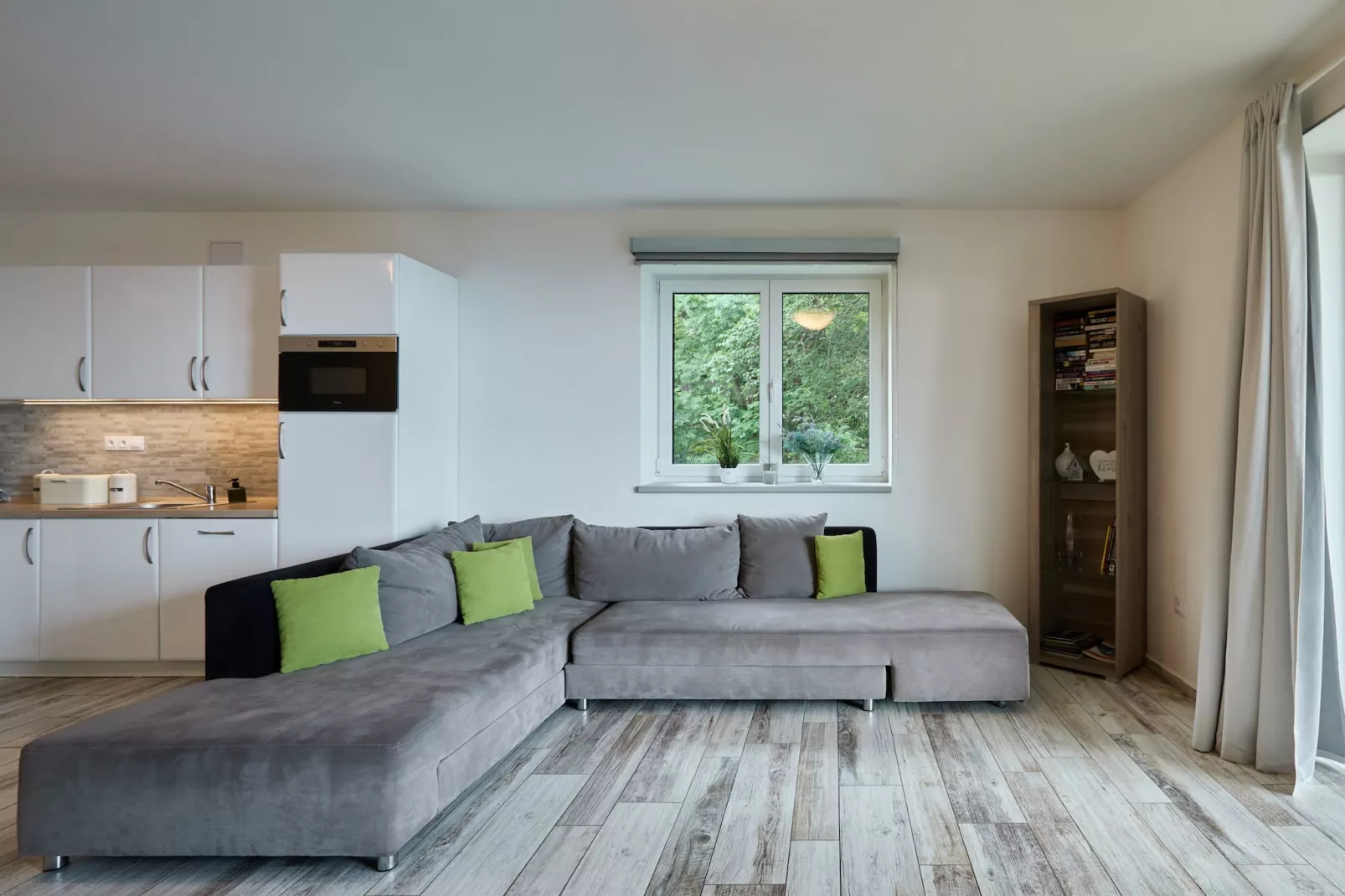 Benecko LBZ170-Living room