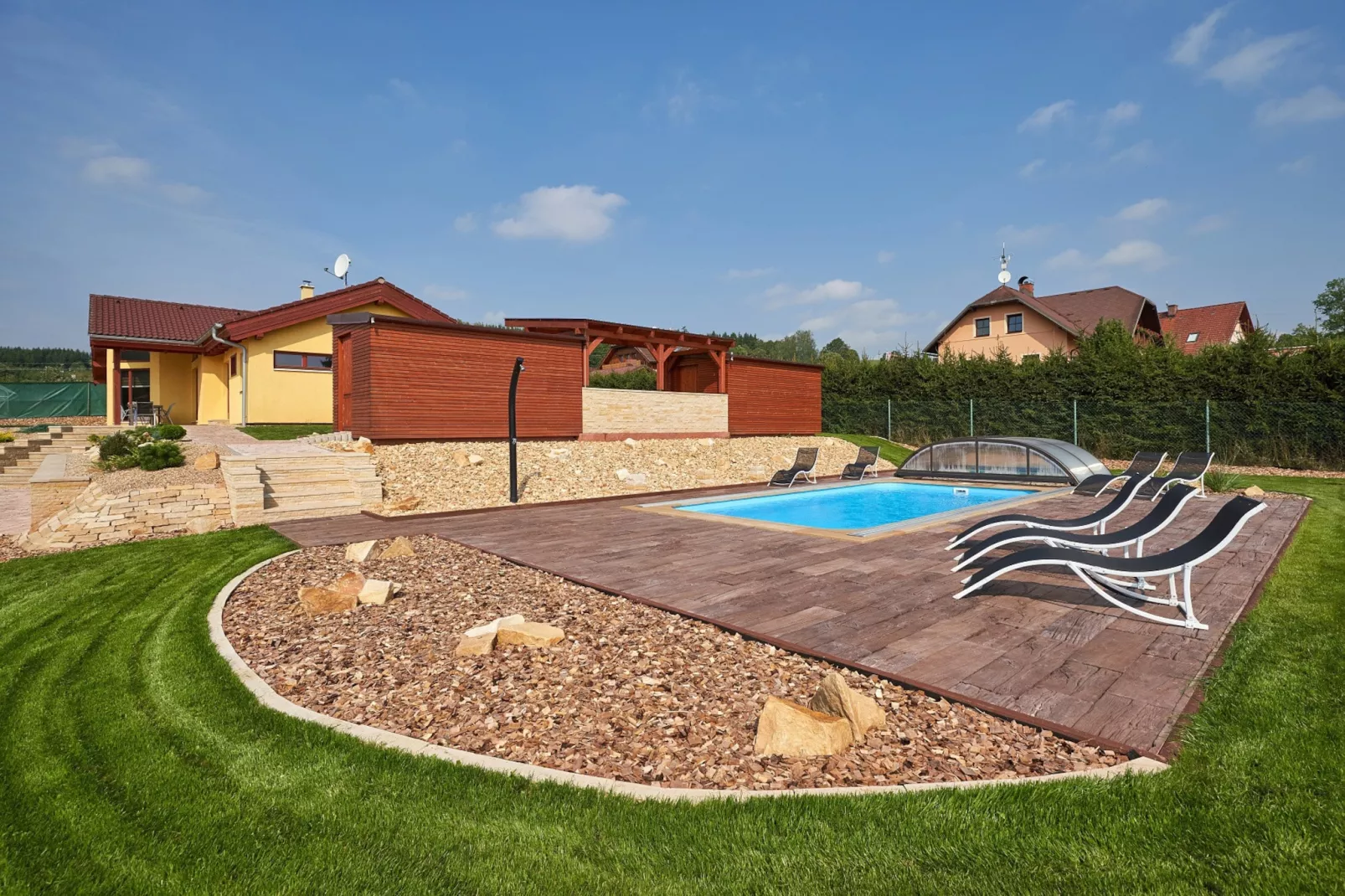 Cerna KCG350-Schwimmbad
