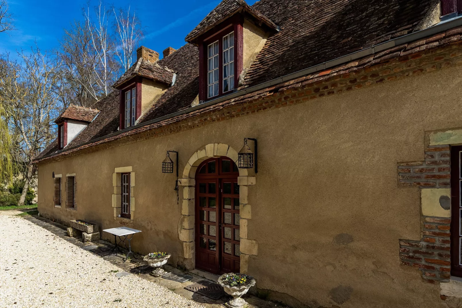 LE VIEUX CHATEAU-Außenbereich Sommer
