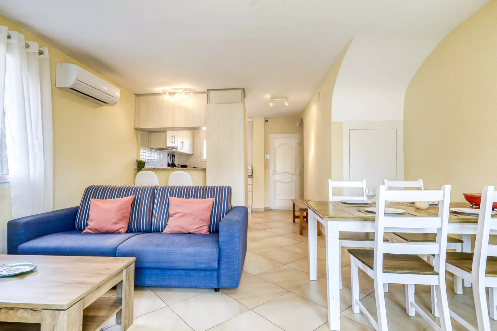 PORT PETIT 10 + Amarre de 3X7 - Immo B-Living room