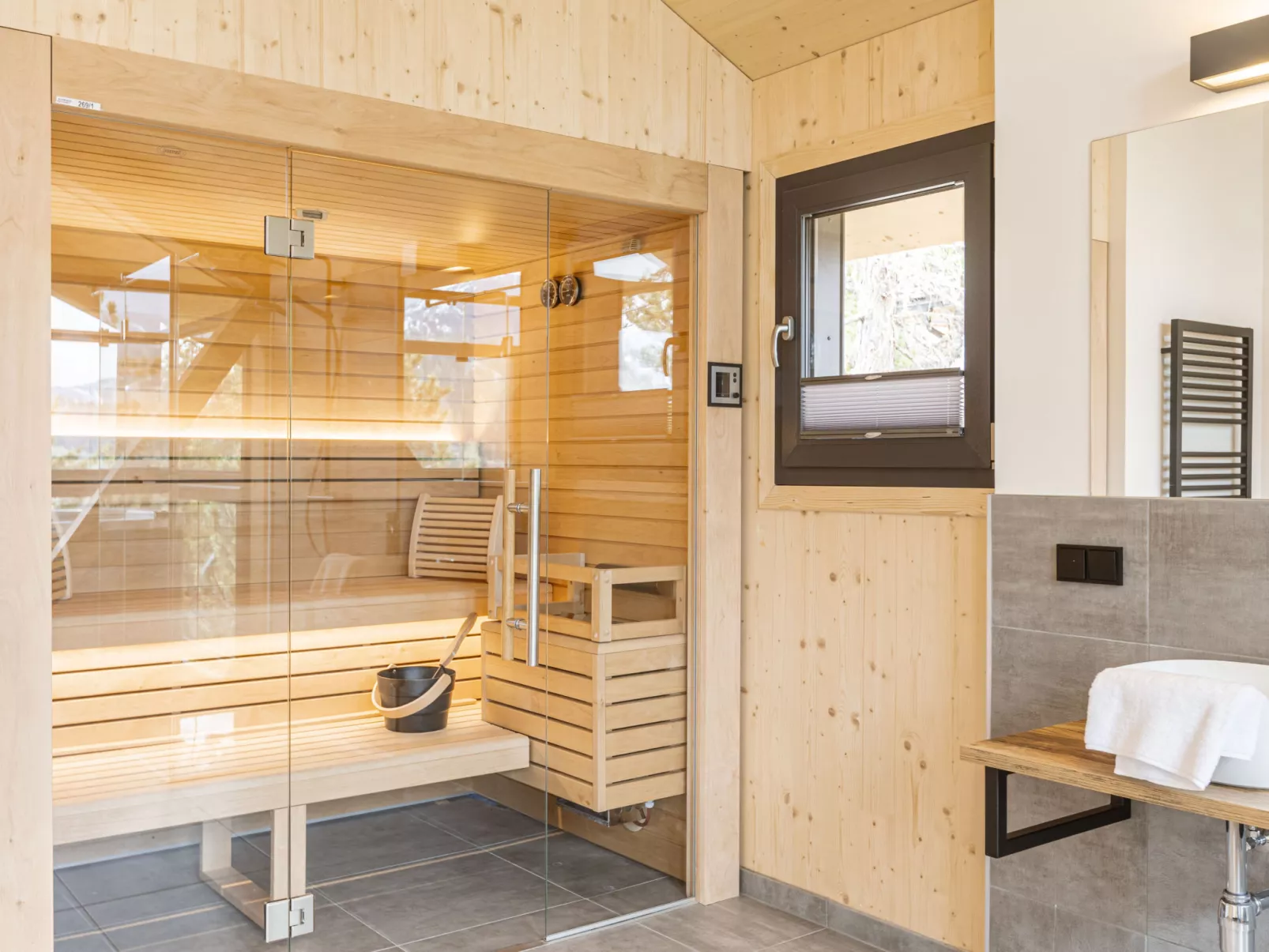 Superior #17 mit Sauna & Hot Tub-Inside