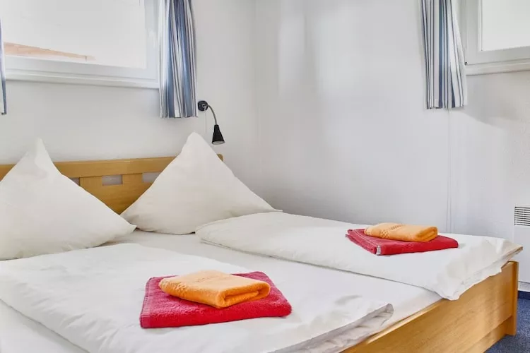 Floating House 5 - Classic / 4 Personen-Bedroom