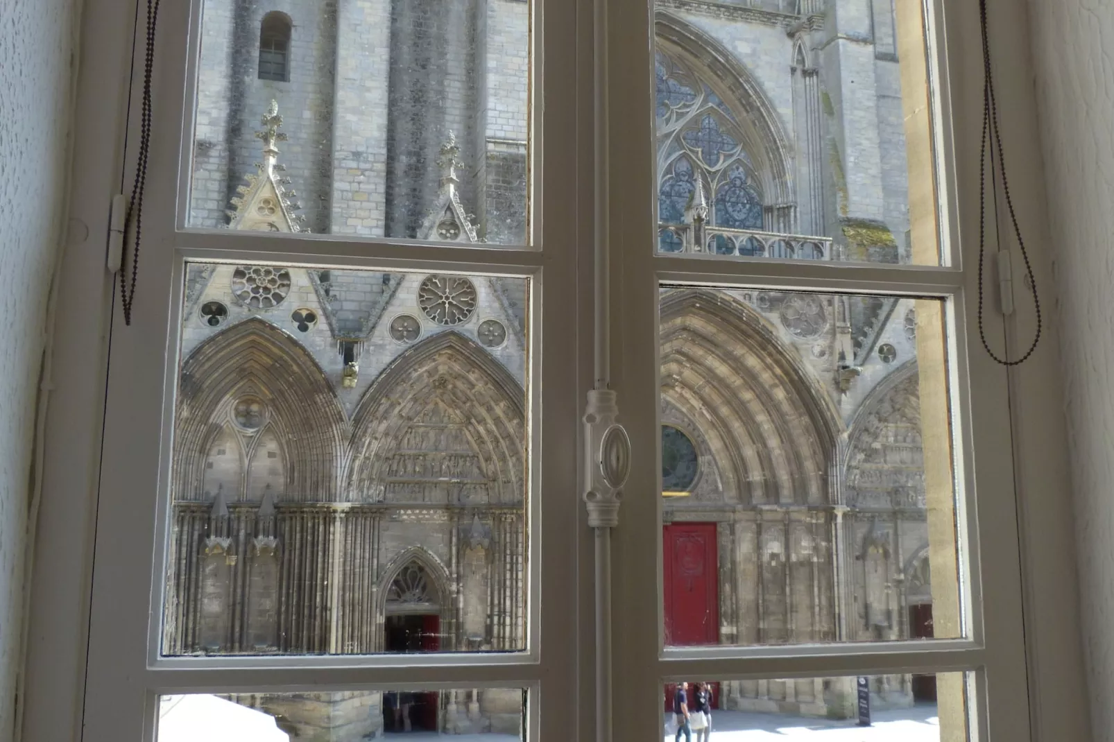 Le Parvis de la Cathédrale I-View summer