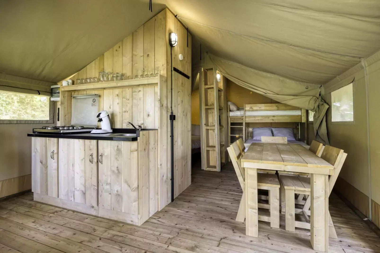 Comet 27 Lodges-Kitchen