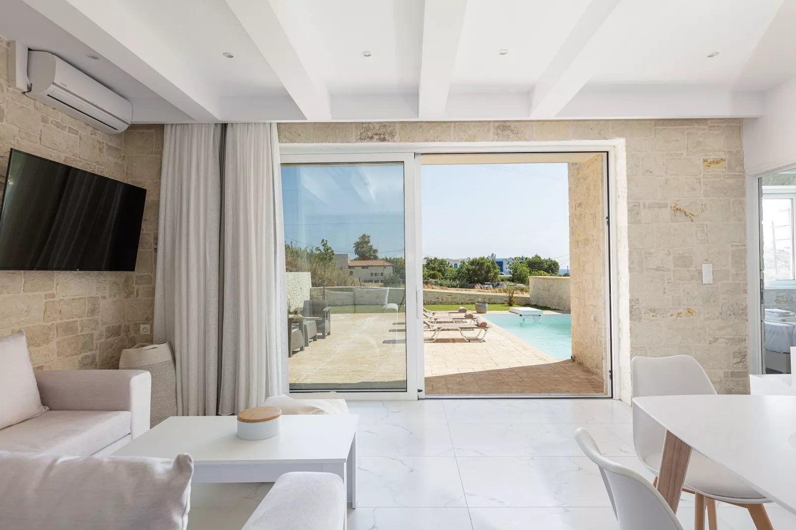 Mythos 3-Salon