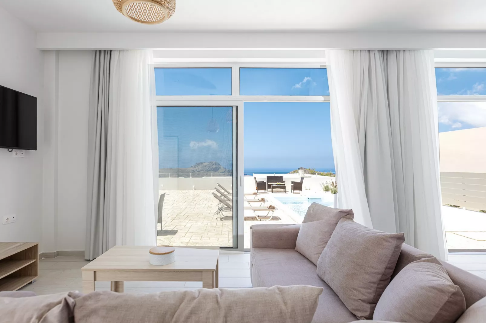 Petres 2-Living room