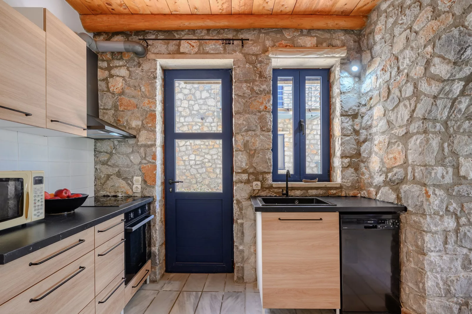 Manousaki-Kitchen