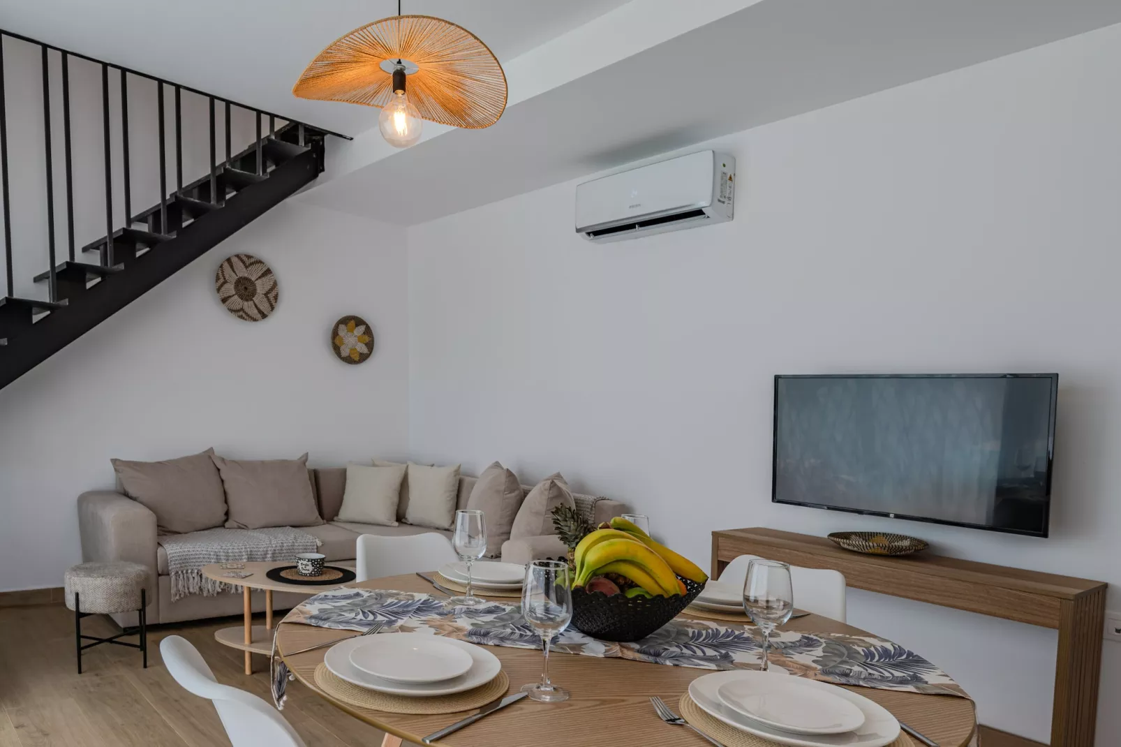 Mythos 5-Living room