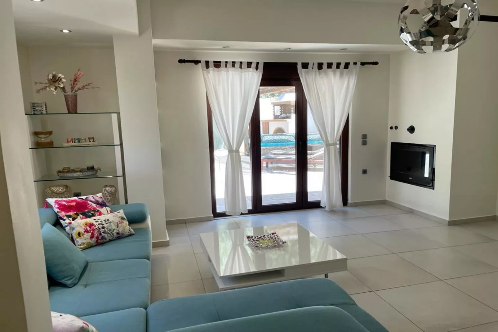 Pura Vida-Salon