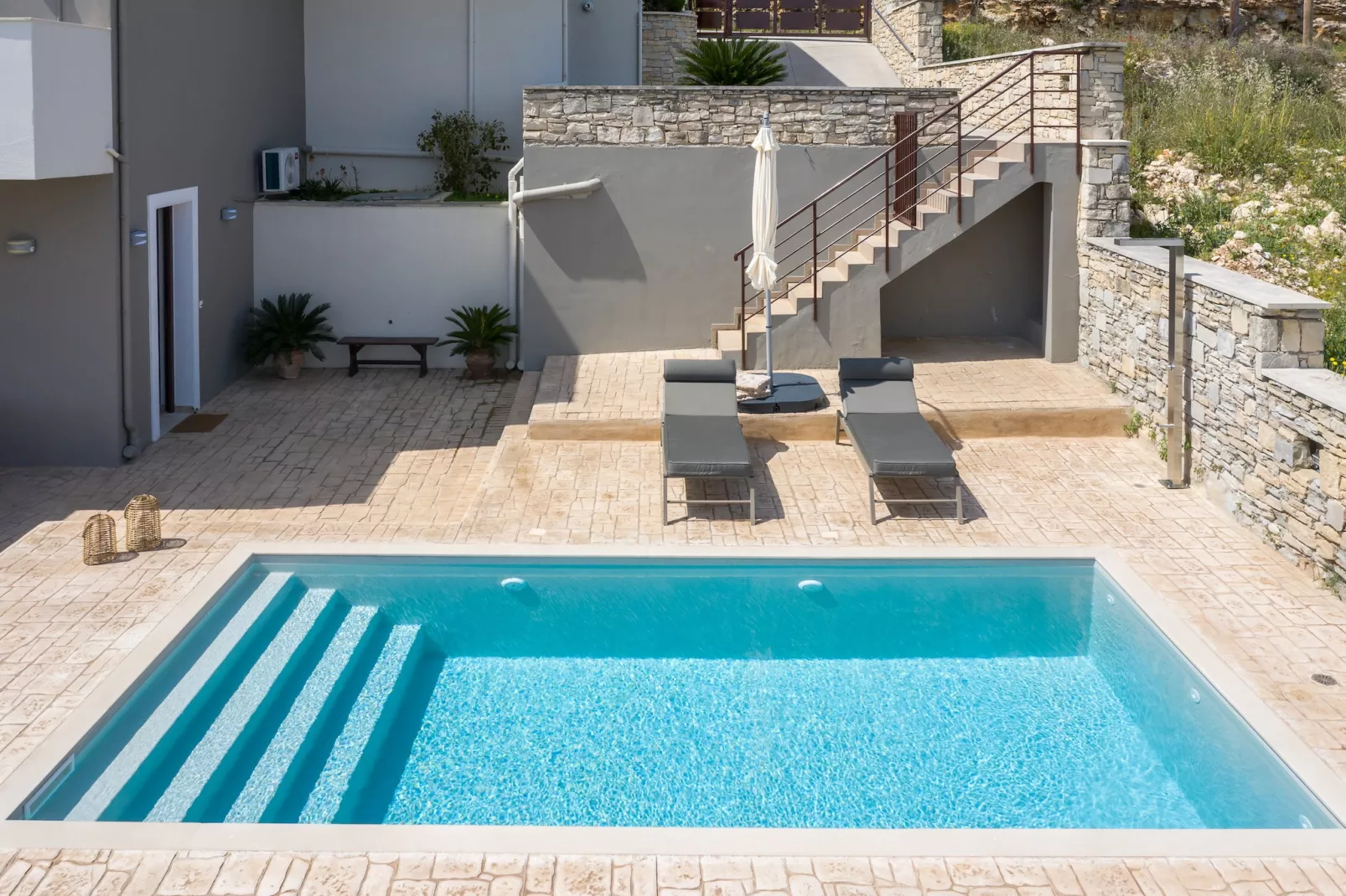 Villaki-Pool